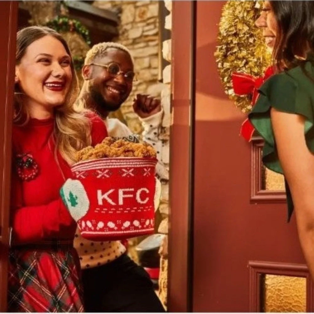 Finger‎ Licken’ Chicken Mitten Bucket Hugger.
